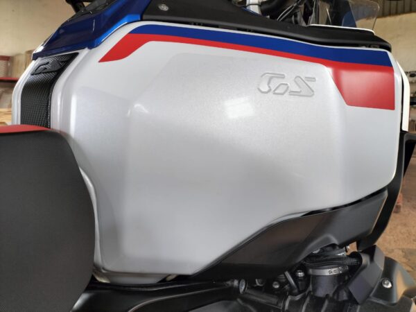 BMW R1300GS Adventure 'Clear' Matt Vinyl Knee Pads - Image 4