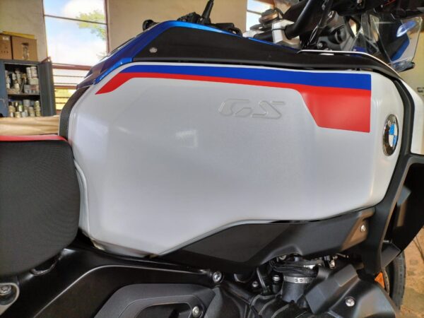 BMW R1300GS Adventure 'Clear' Matt Vinyl Knee Pads - Image 3
